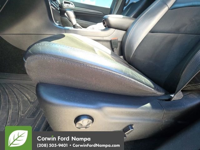 Used 2021 Jeep Grand Cherokee Laredo X AWD/4WD image 26