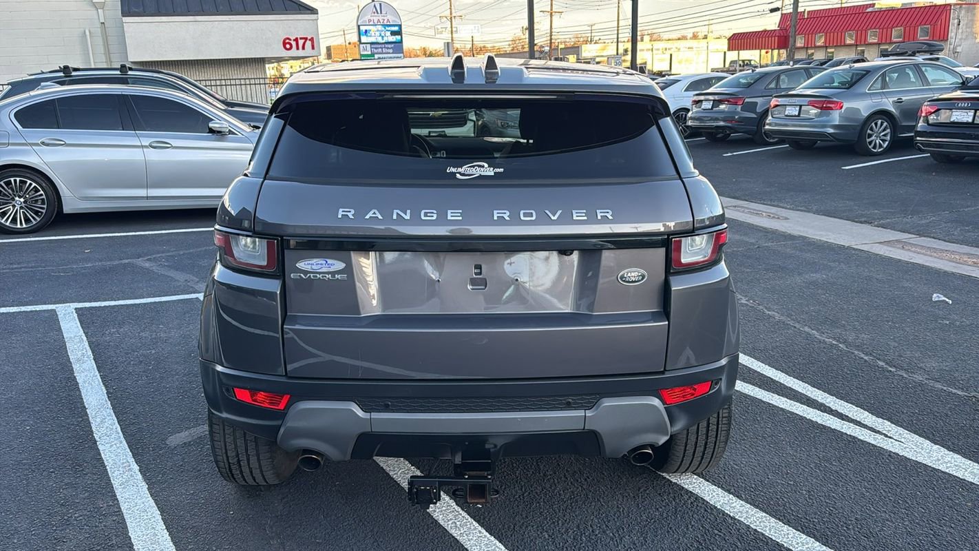 Used 2017 Land Rover Range Rover Evoque SE image 4