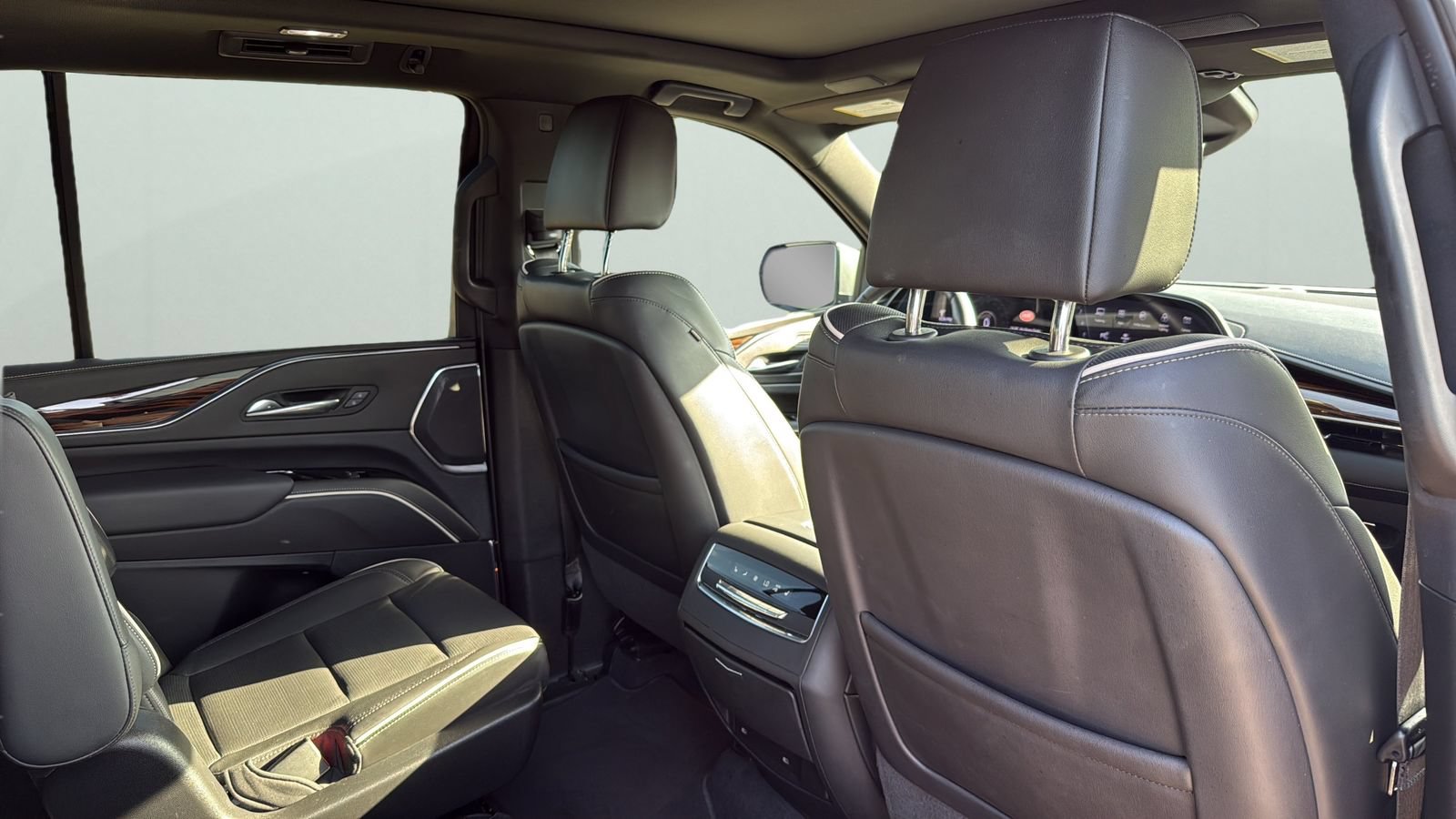 Used 2022 Cadillac Escalade Premium Luxury w/ Performance Package AWD/4WD image 26