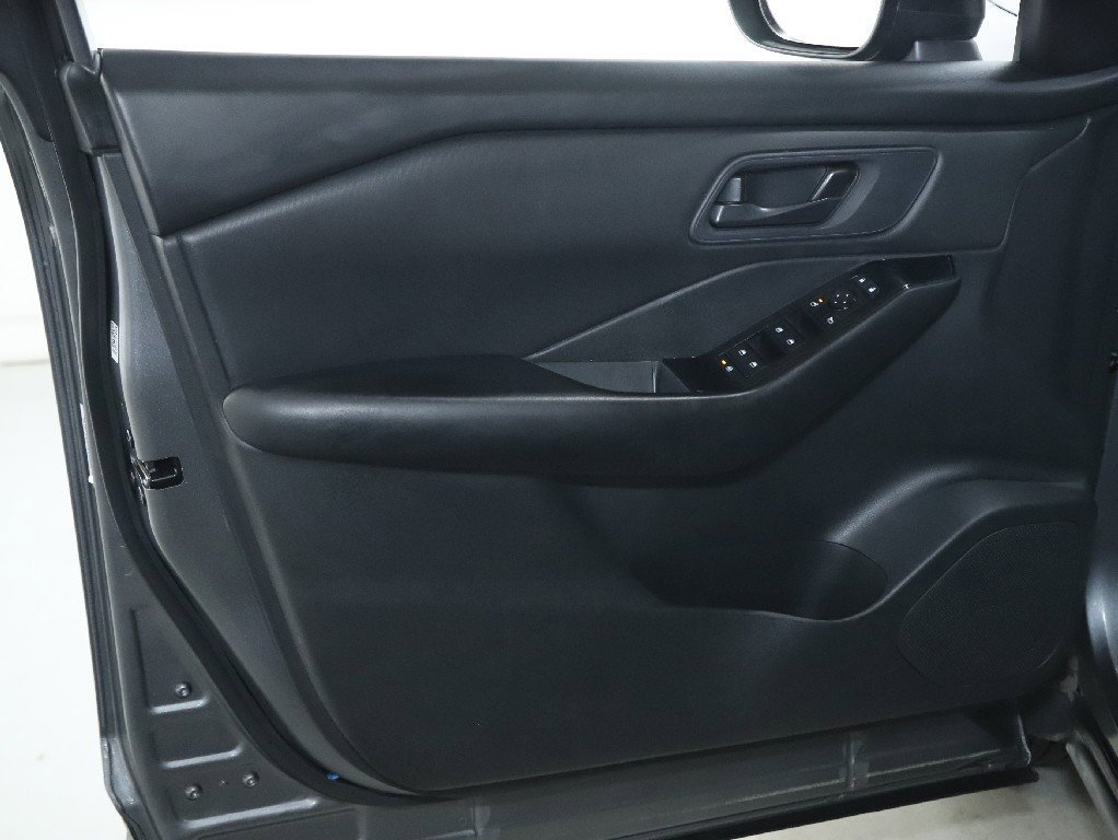 Used 2024 Nissan Rogue S image 15