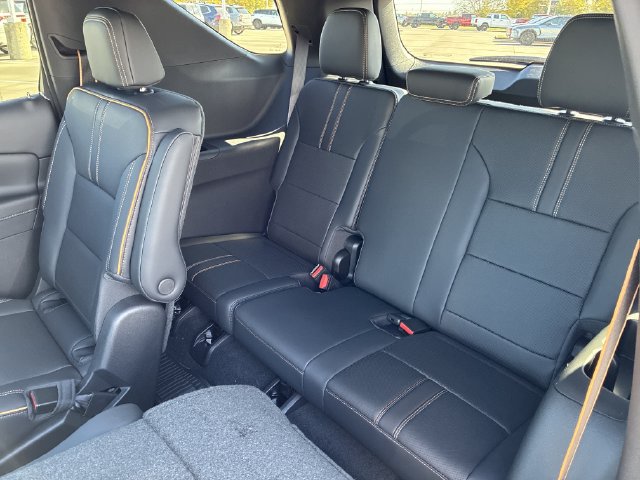New 2027 Chevrolet Traverse High Country w/ LPO, Floor Liner Package AWD/4WD image 14
