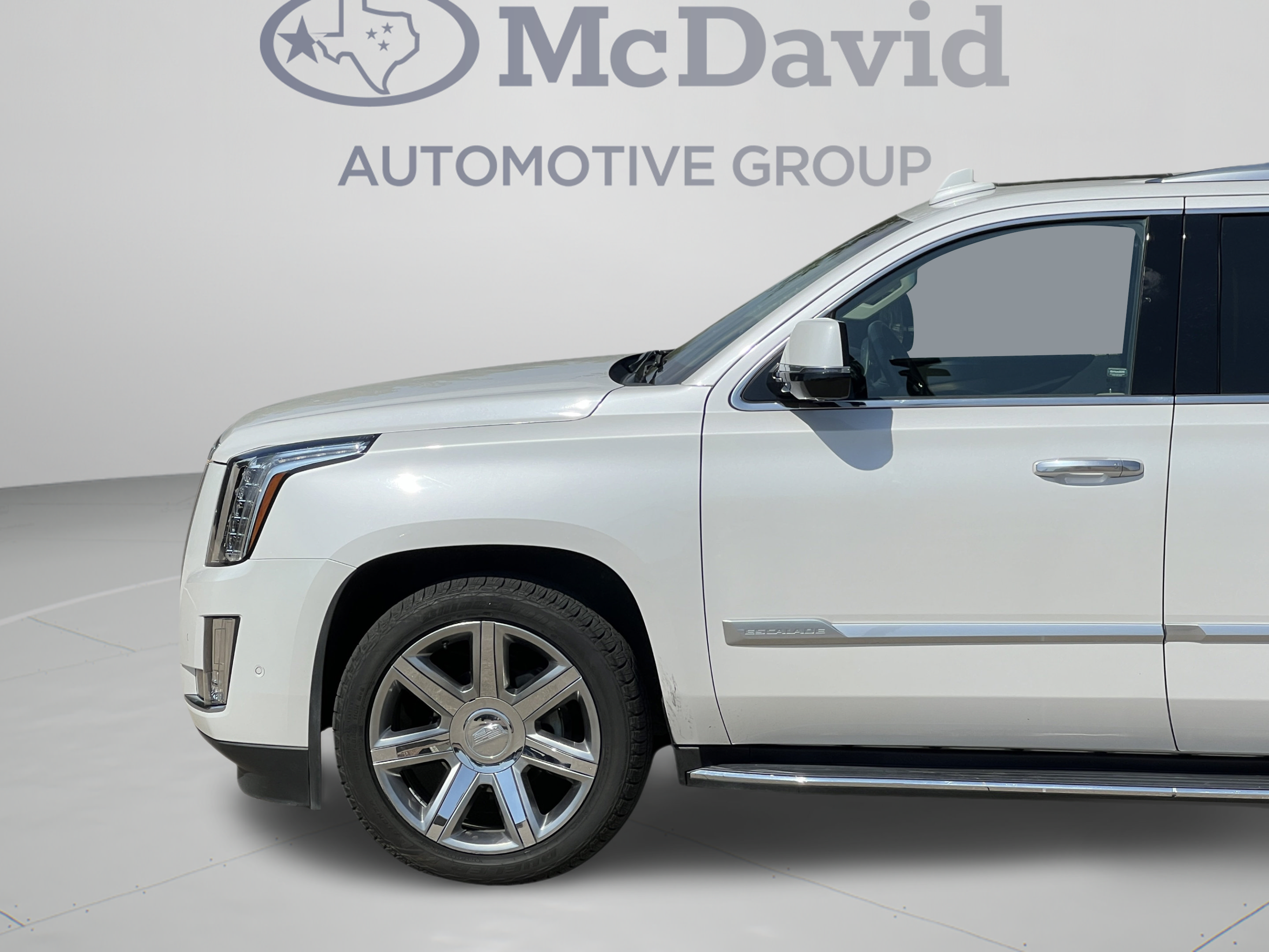 Used 2019 Cadillac Escalade ESV Luxury AWD/4WD image 33