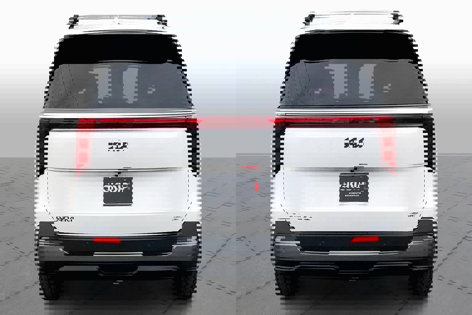 Used 2026 Kia Carnival SX w/ SX Dark Edition Package image 5