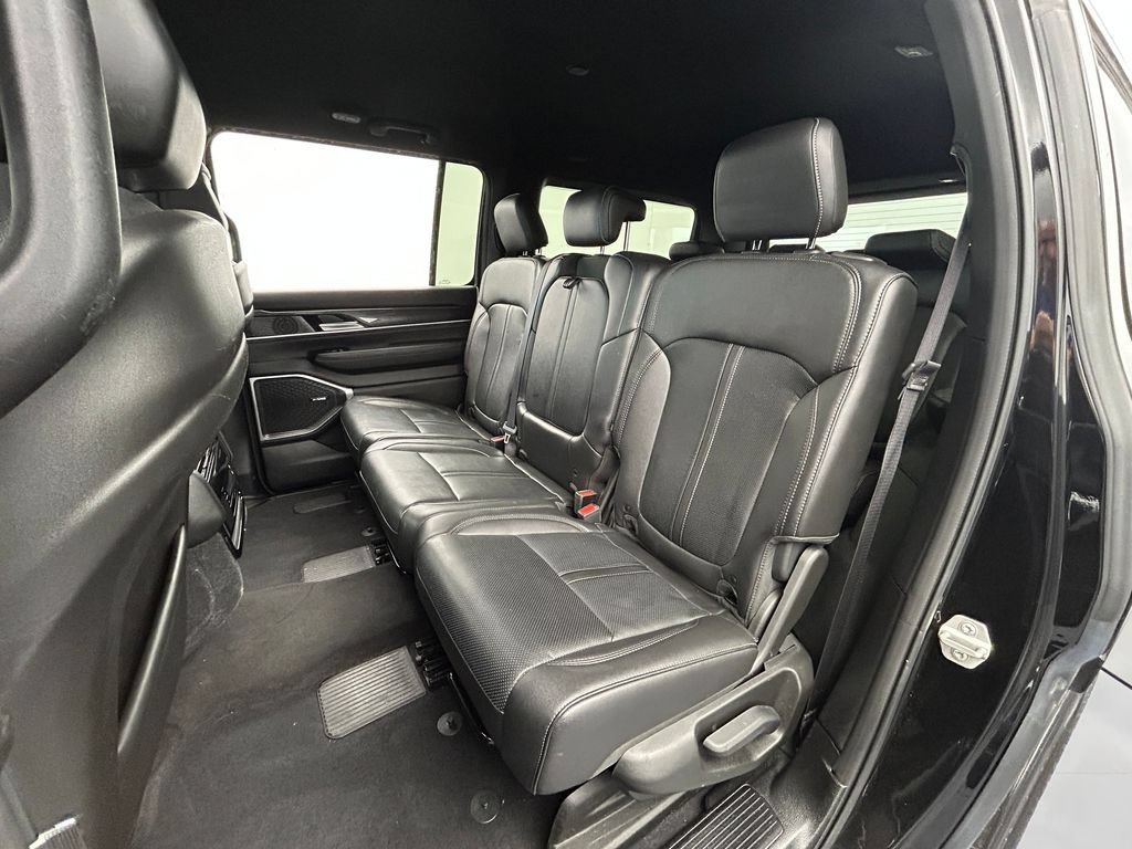 Used 2023 Jeep Wagoneer 4WD image 38