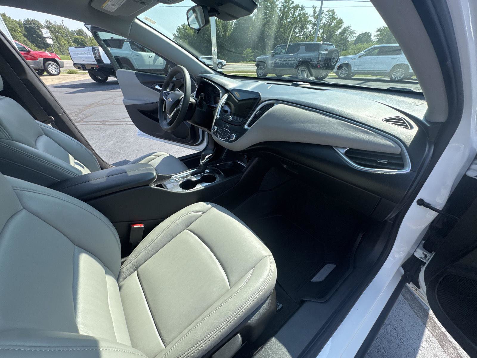Used 2023 Chevrolet Malibu LT FWD image 15