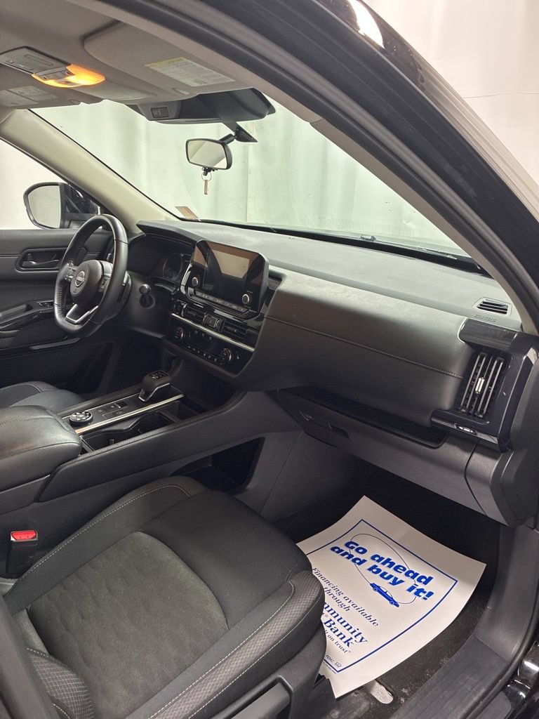Used 2025 Nissan Pathfinder SV AWD/4WD image 32