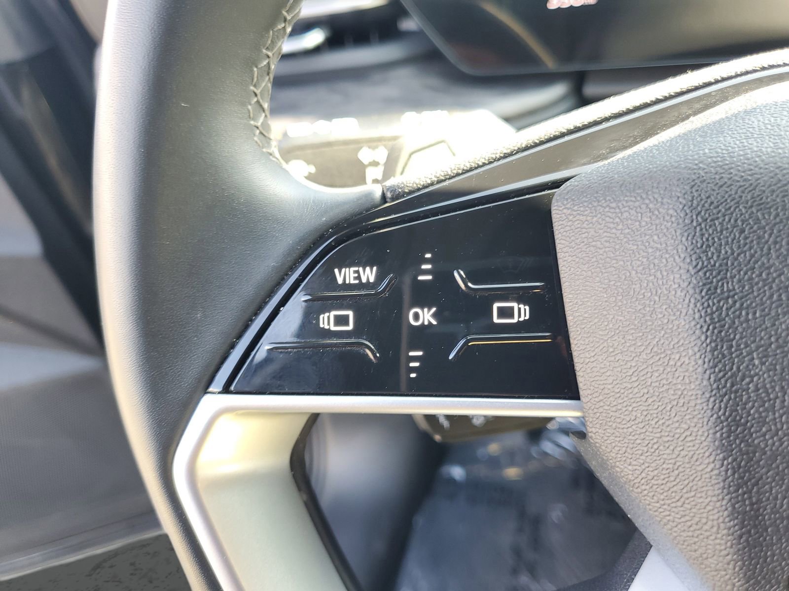 Used 2025 Audi Q5 Premium w/ Convenience Package image 24