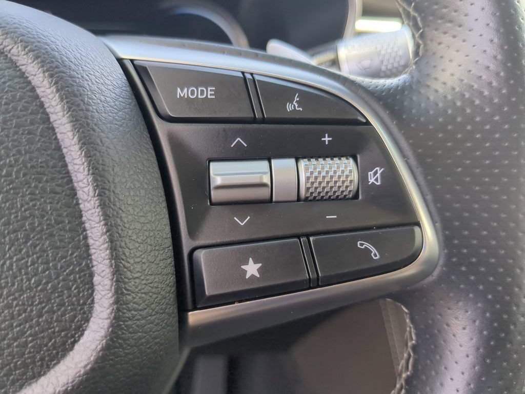 Used 2025 Genesis G70 2.5T RWD image 28