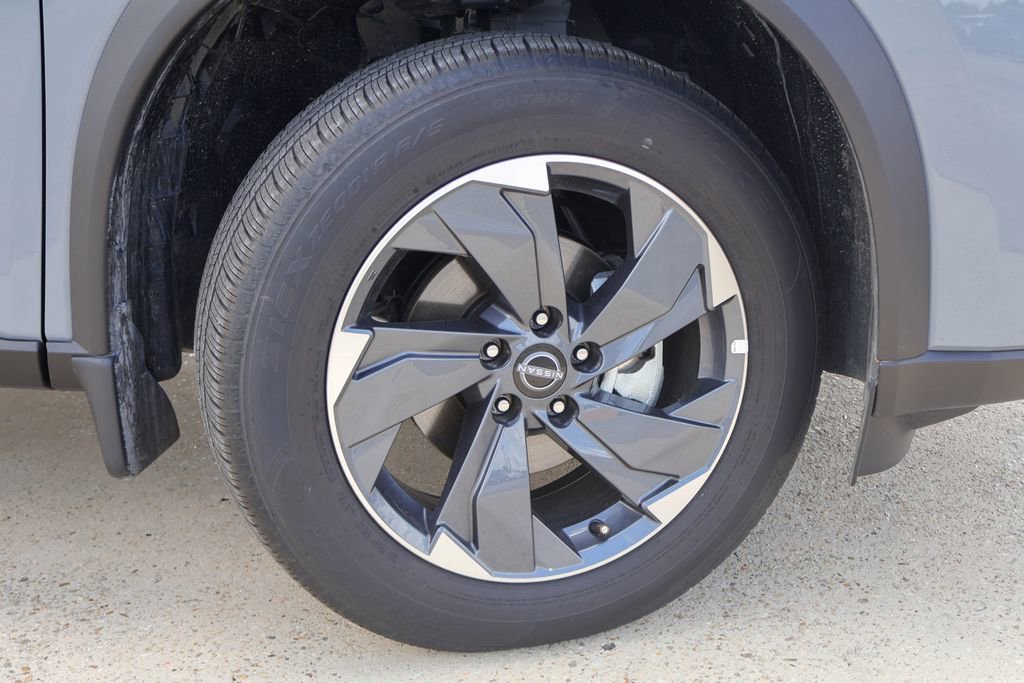 Certified 2026 Nissan Rogue SV image 26