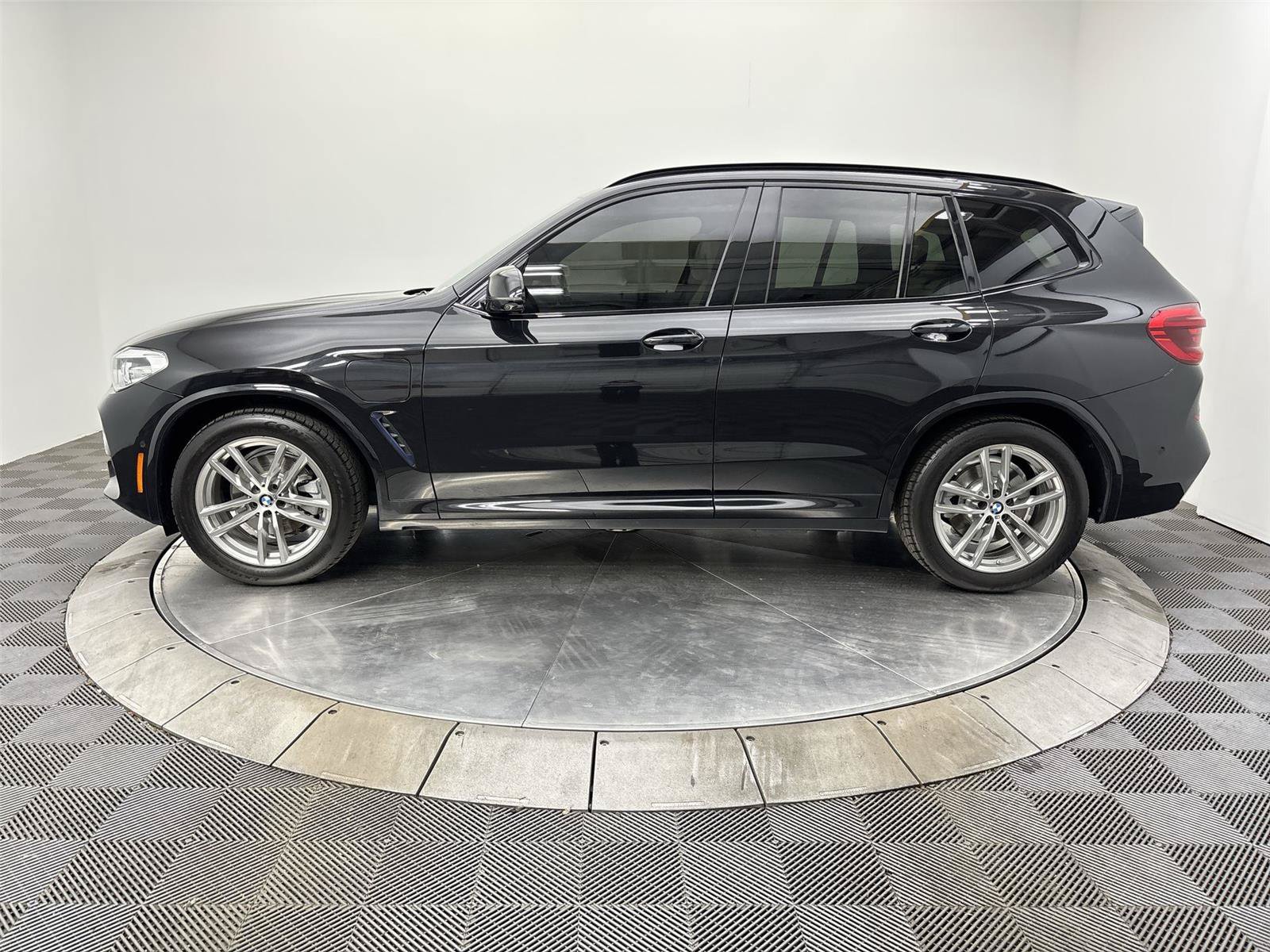 Used 2021 BMW X3 xDrive30e w/ M Sport Package AWD/4WD image 16