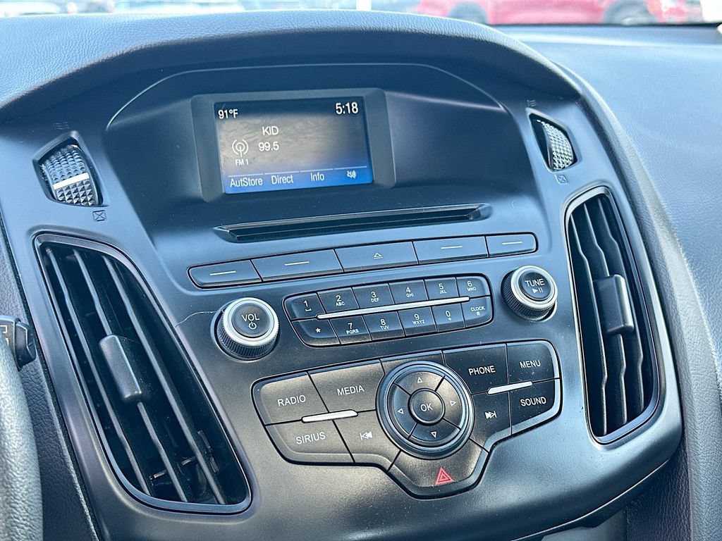 Used 2015 Ford Focus SE w/ SE Sport Package FWD image 13