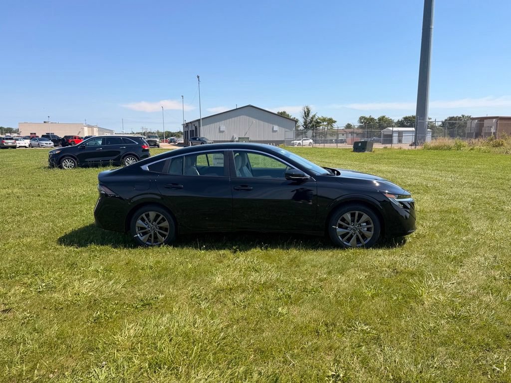 New 2026 Nissan Sentra SL w/ Floor Mat Package FWD image 4