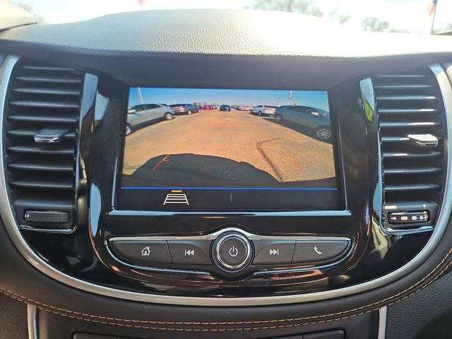 Used 2021 Chevrolet Trax LT w/ LT Convenience Package image 21