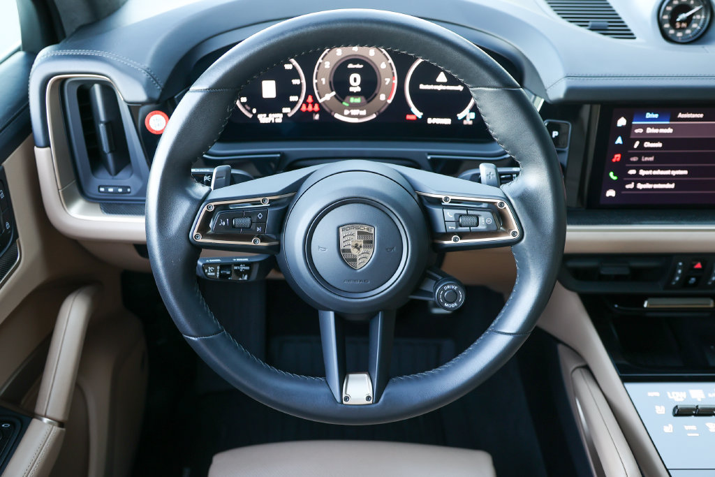 Certified 2025 Porsche Cayenne Turbo AWD/4WD image 38