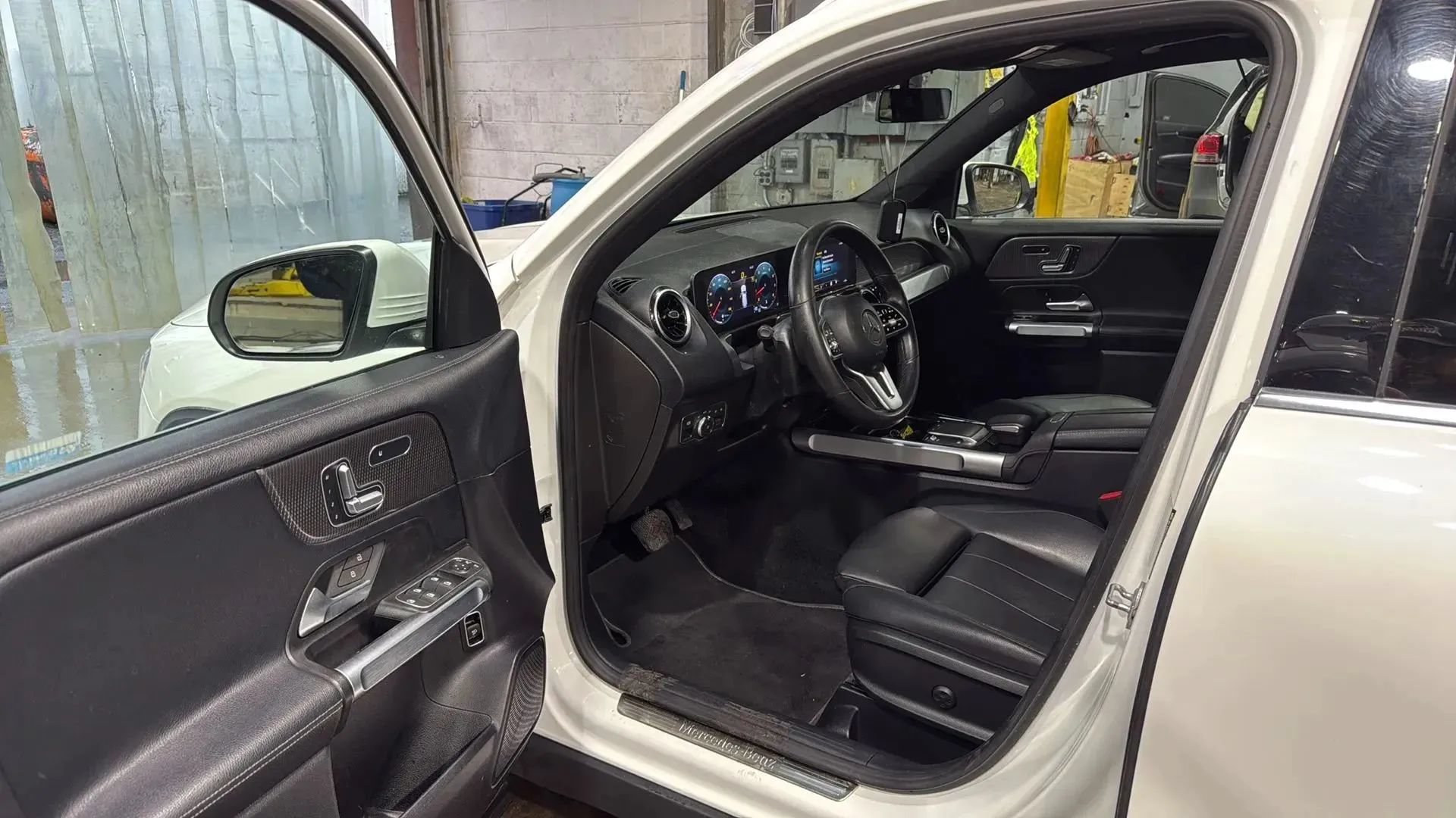 Used 2021 Mercedes-Benz GLB 250 4MATIC image 22