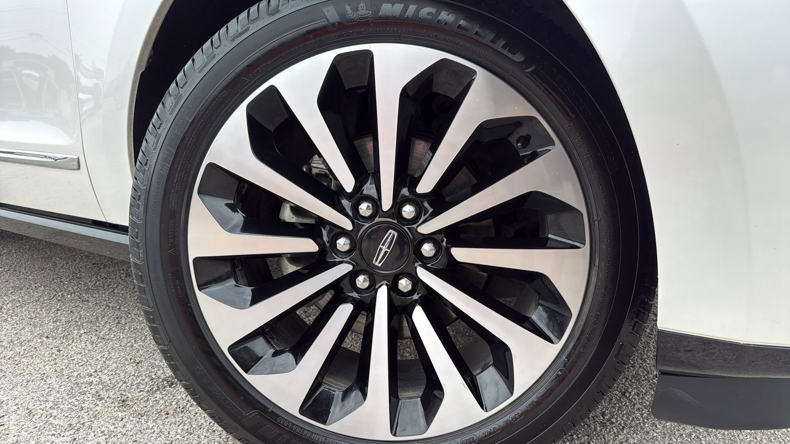 Used 2018 Lincoln Navigator Select AWD/4WD image 29