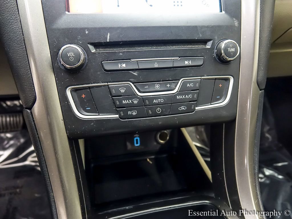 Certified 2018 Ford Fusion SE w/ Fusion SE Technology Package FWD image 18