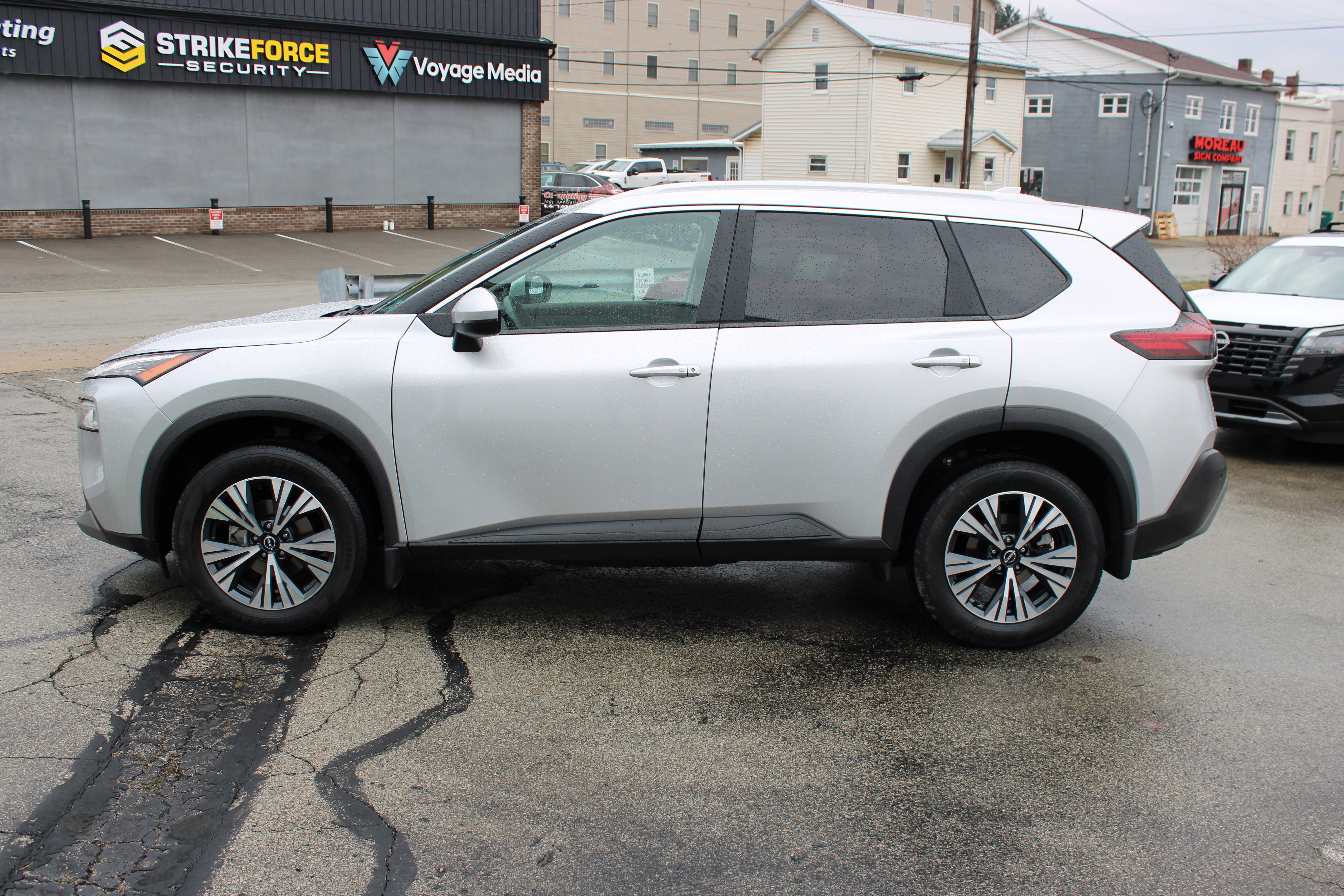 Certified 2023 Nissan Rogue SV w/ SV Premium Package AWD/4WD image 2