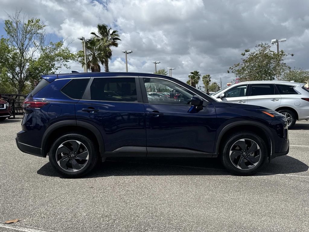 Used 2024 Nissan Rogue SV FWD image 2