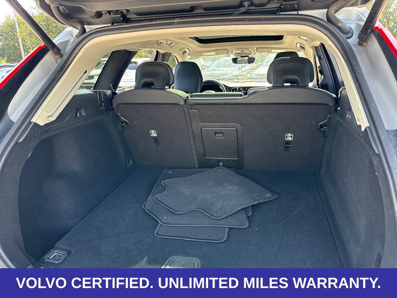 Certified 2025 Volvo XC60 B5 Plus AWD/4WD image 9
