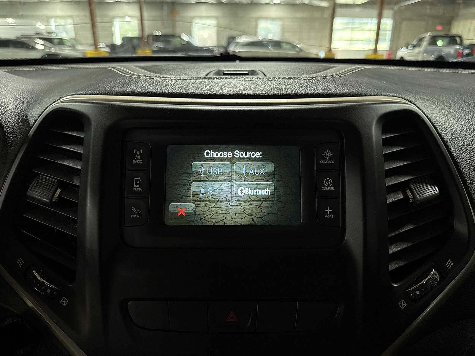 Used 2015 Jeep Cherokee Latitude image 20