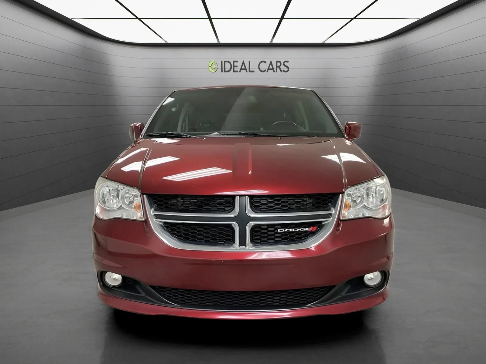 Used 2019 Dodge Grand Caravan SXT FWD image 2