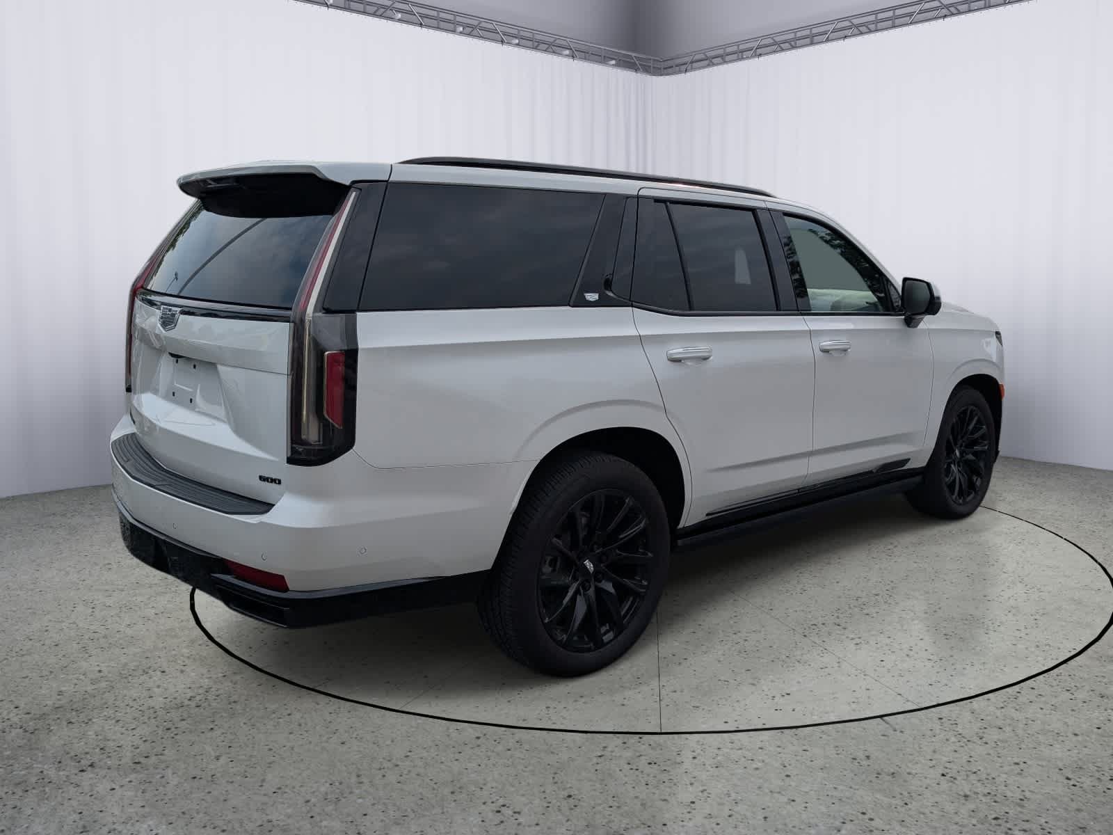 Used 2024 Cadillac Escalade Sport Platinum w/ LPO, ONYX Package AWD/4WD image 3