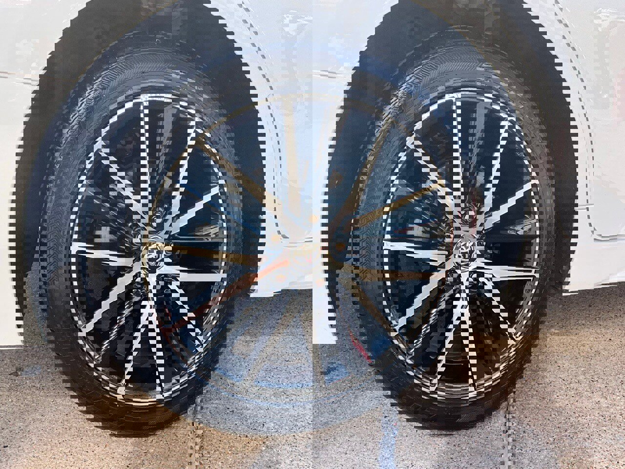 Used 2024 Toyota Camry SE image 9