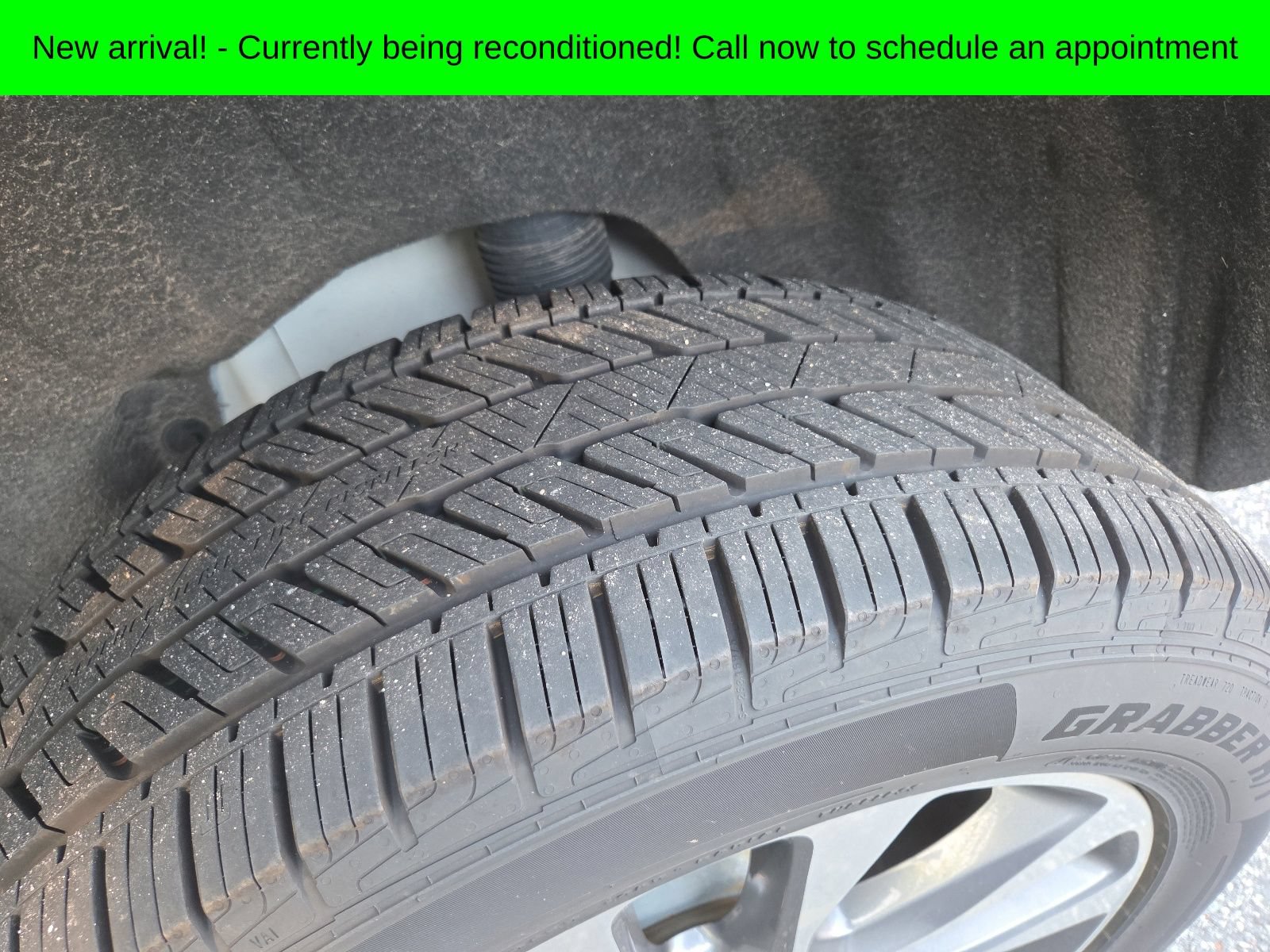 Used 2018 Jeep Grand Cherokee Overland AWD/4WD image 12