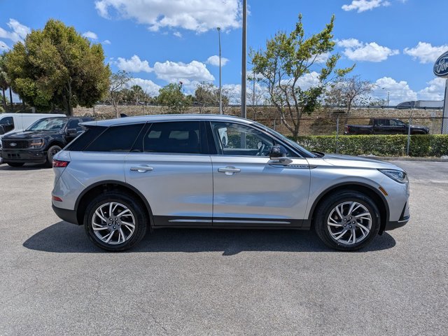 Used 2023 Lincoln Corsair FWD image 4