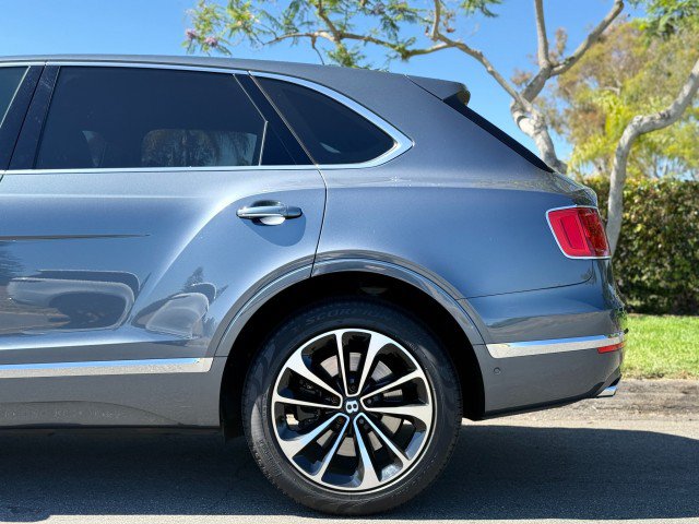 Used 2018 Bentley Bentayga AWD/4WD image 4