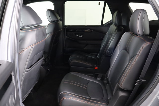 Used 2025 Honda Pilot TrailSport image 15