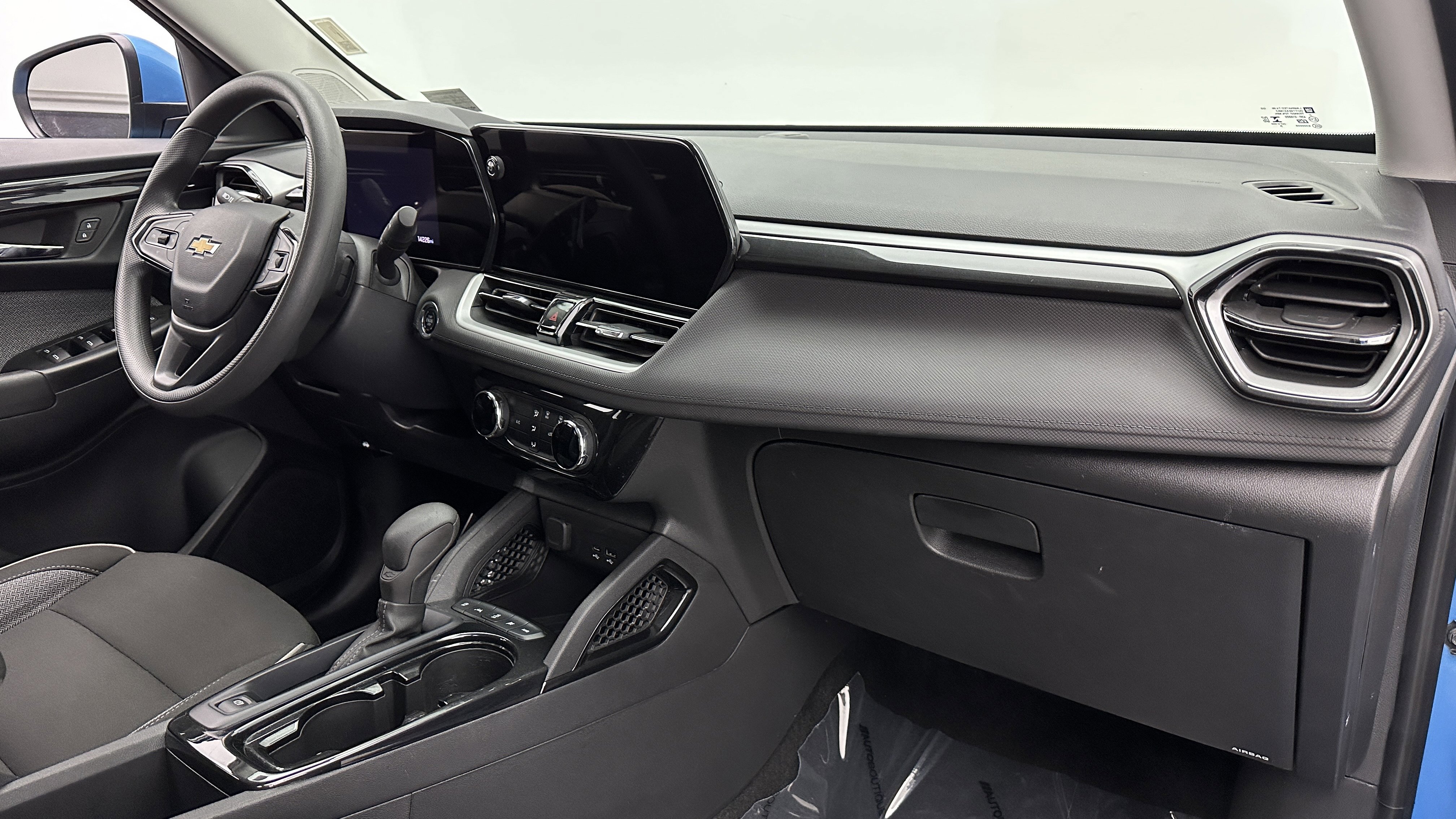 Used 2025 Chevrolet TrailBlazer LT image 32