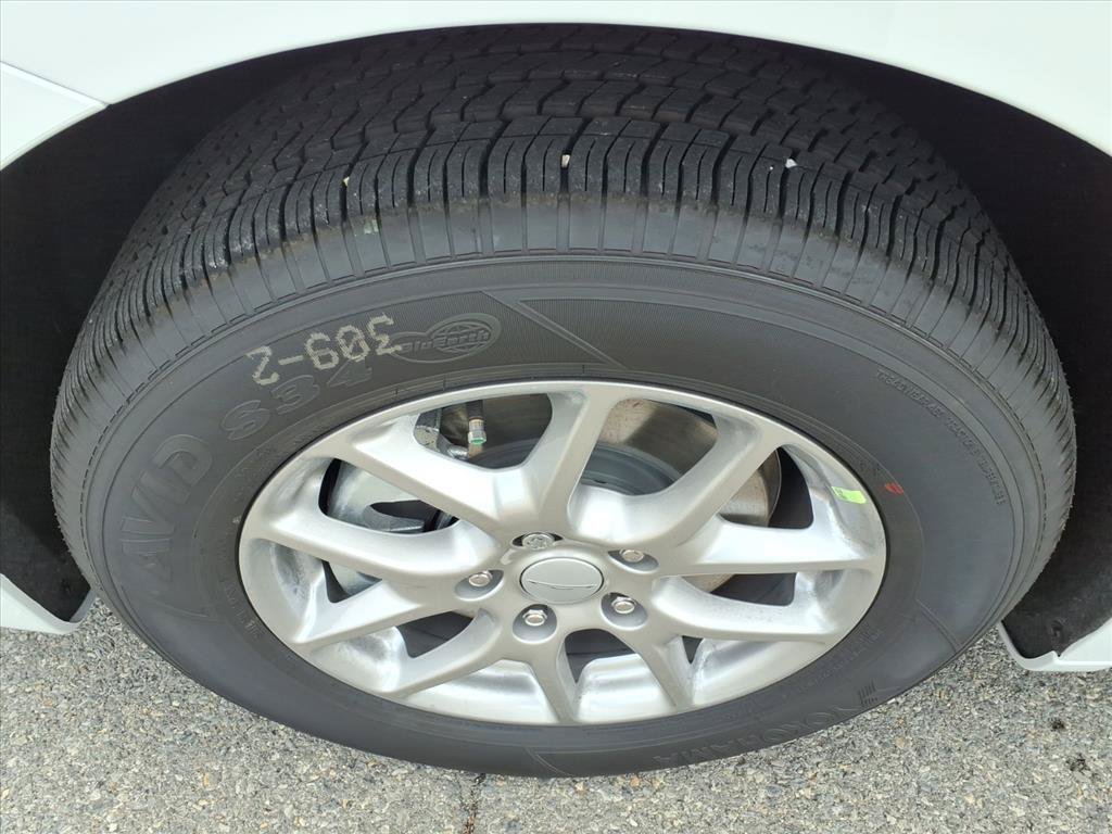 New 2027 Chrysler Pacifica LX FWD image 10