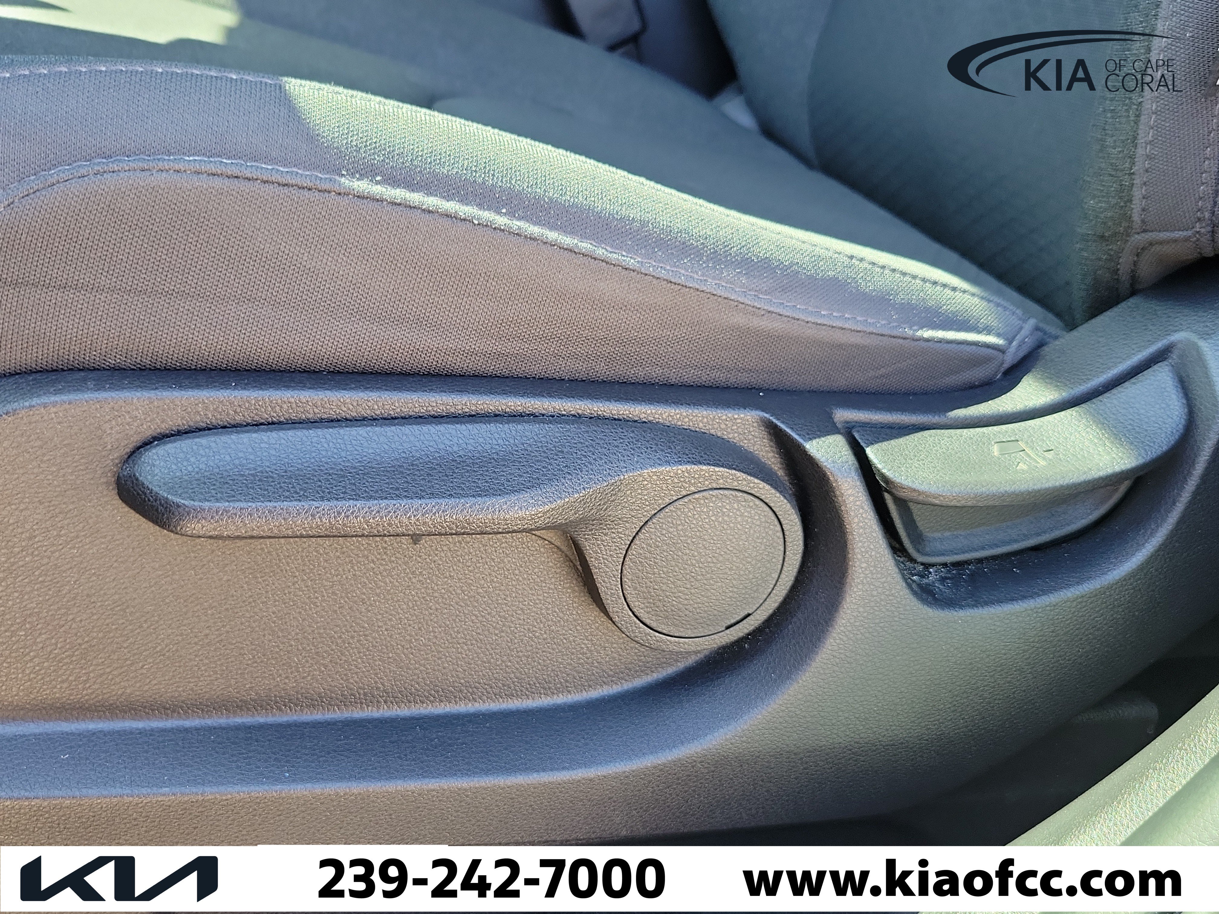 Certified 2025 Kia Carnival LX FWD image 21