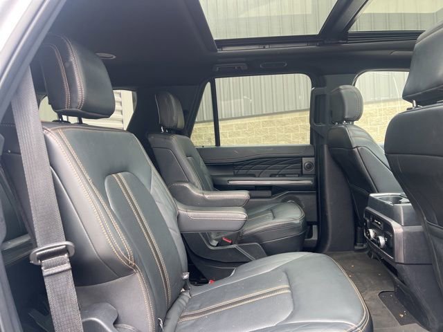Used 2023 Ford Expedition Platinum image 14