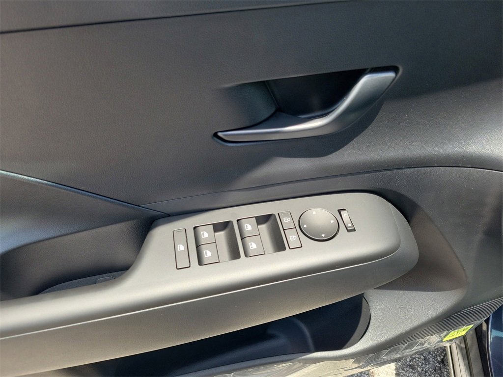 Used 2025 Hyundai Kona SEL image 7