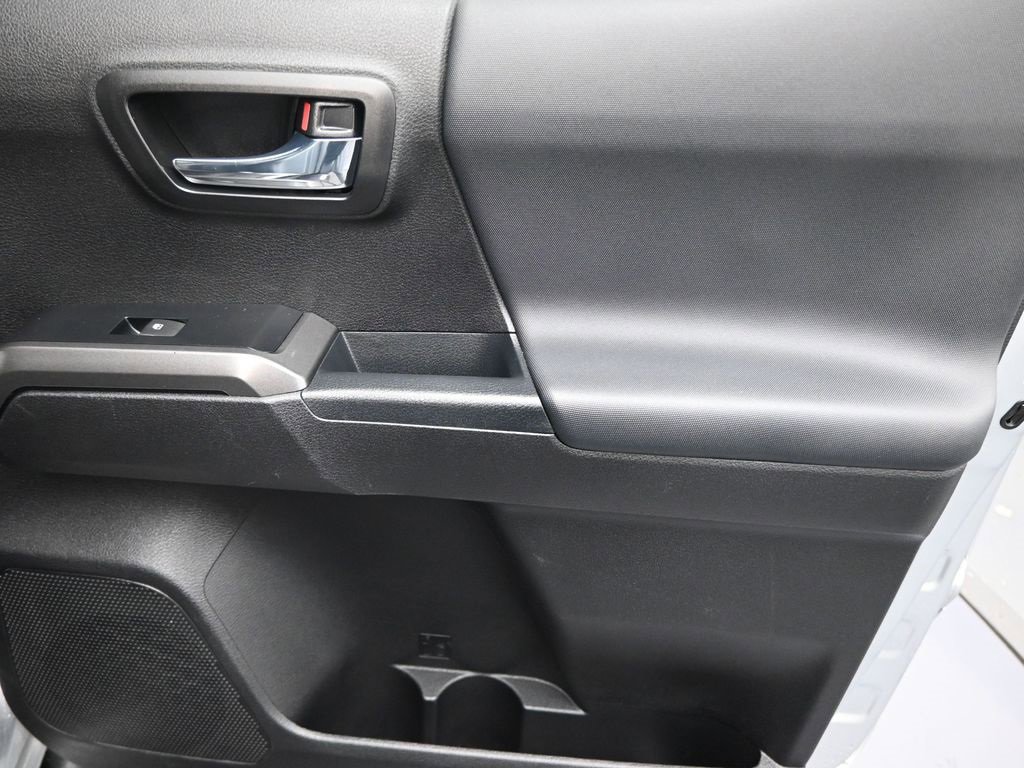 Used 2022 Toyota Tacoma TRD Off-Road image 26