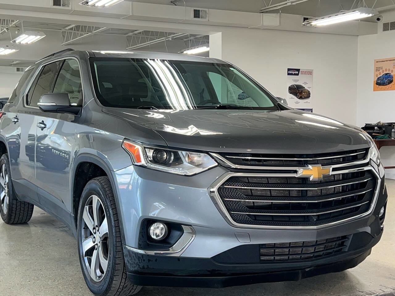 Used 2021 Chevrolet Traverse LT w/ LT Premium Package image 1