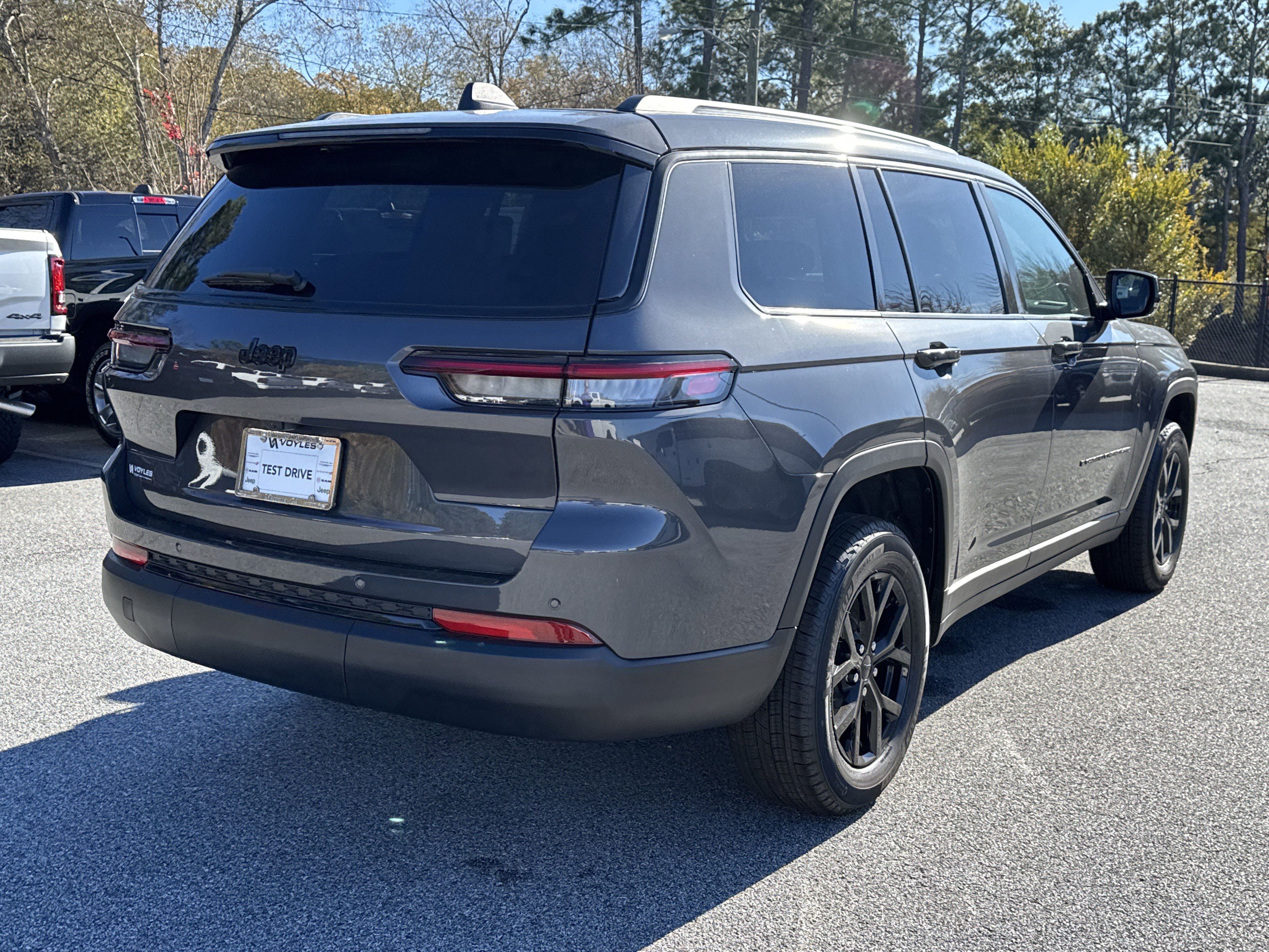 New 2025 Jeep Grand Cherokee L Altitude image 8