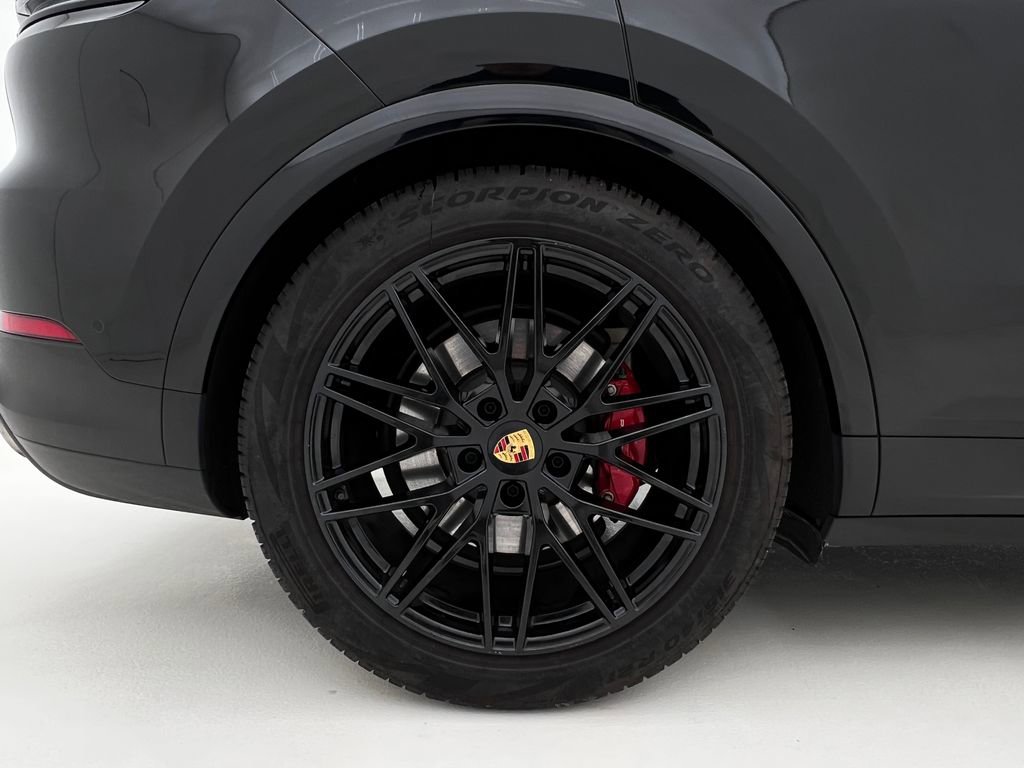 Used 2024 Porsche Cayenne S image 28