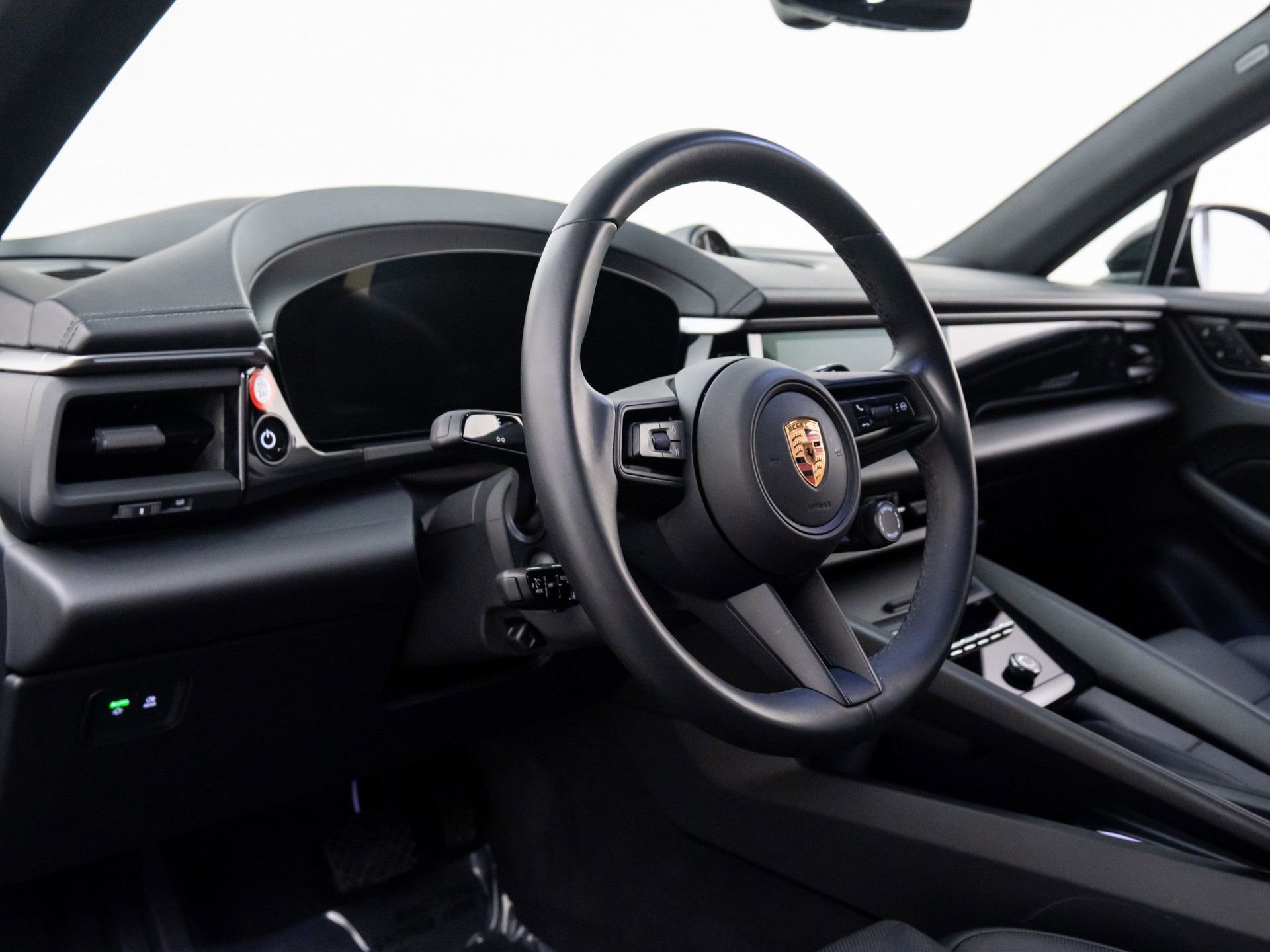 Certified 2025 Porsche Macan 4 Electric image 4