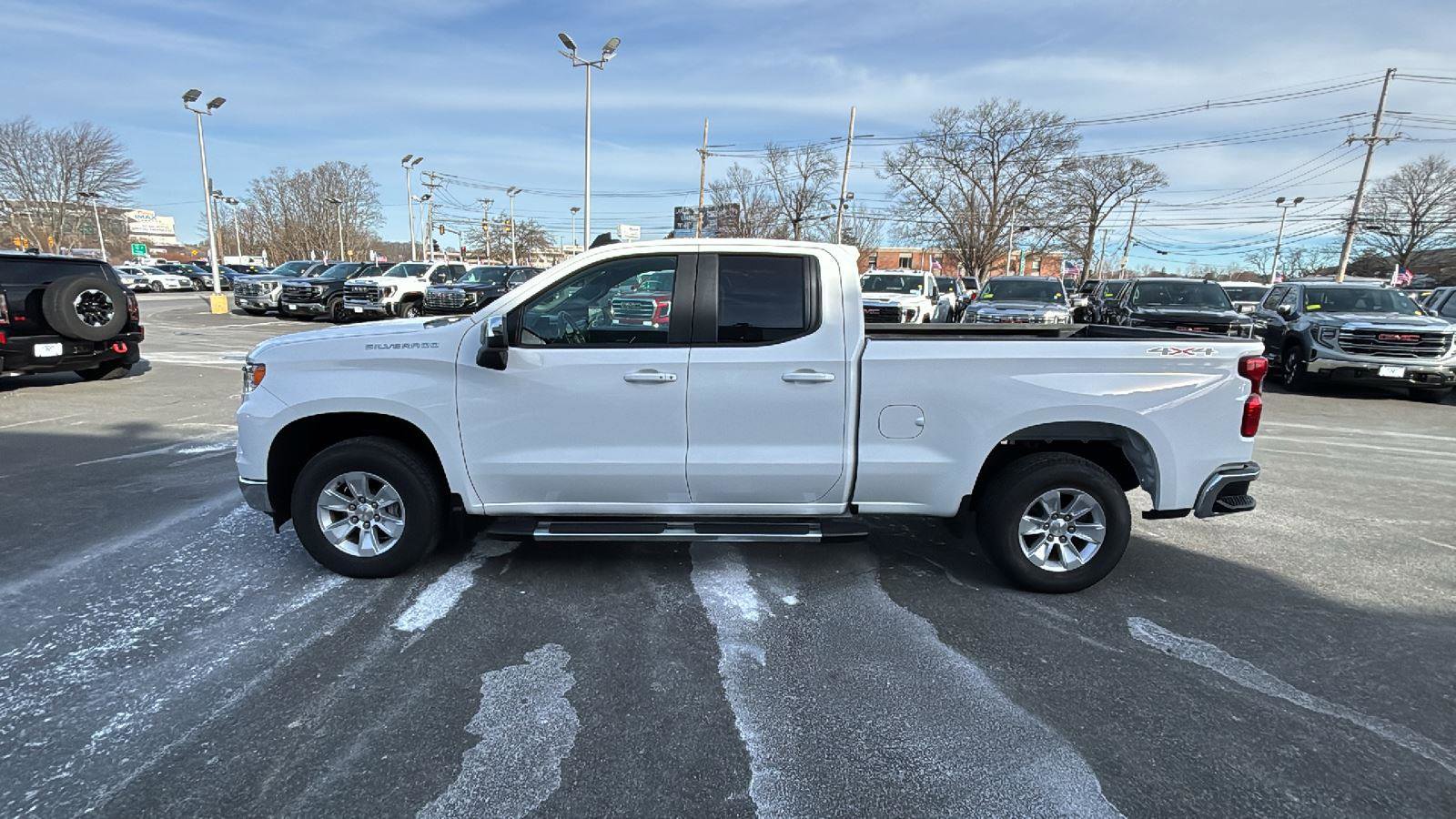 Used 2023 Chevrolet Silverado 1500 LT image 4