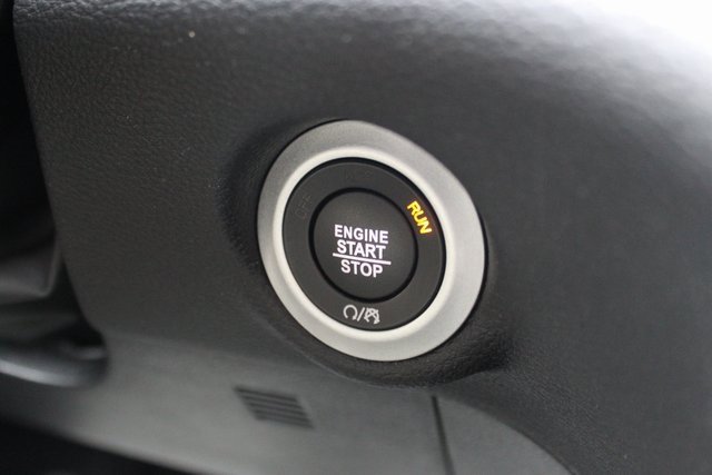 Used 2025 Chrysler Pacifica Limited image 19