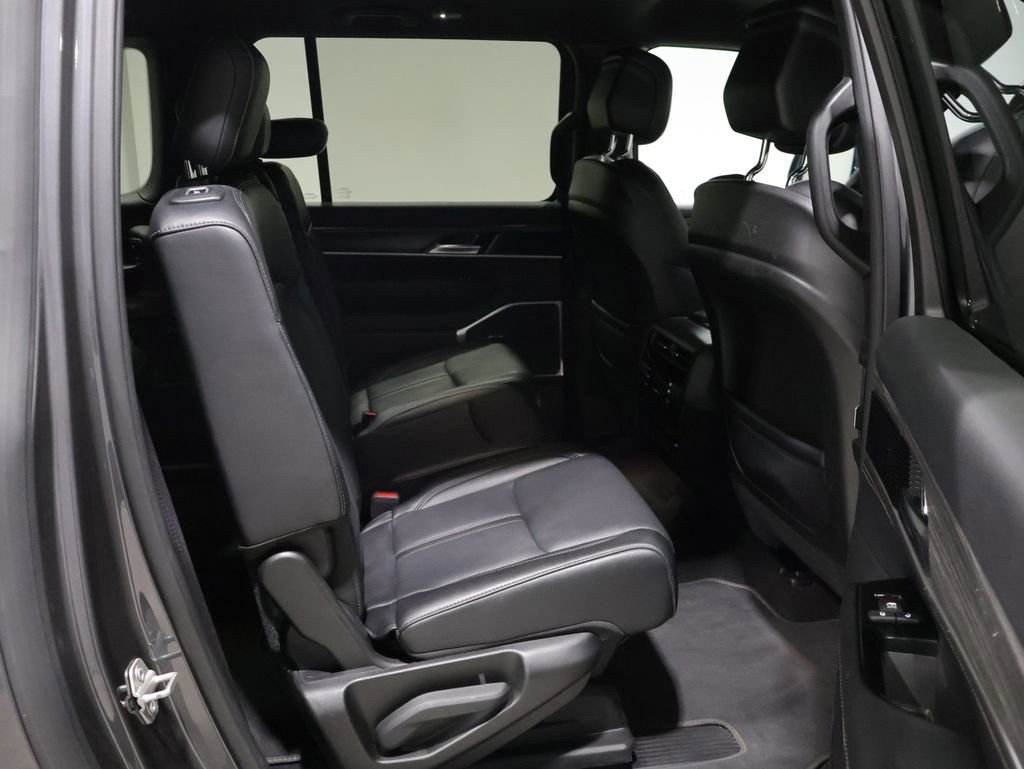 Used 2024 Jeep Wagoneer L Series III w/ Flexible Seating Group image 22