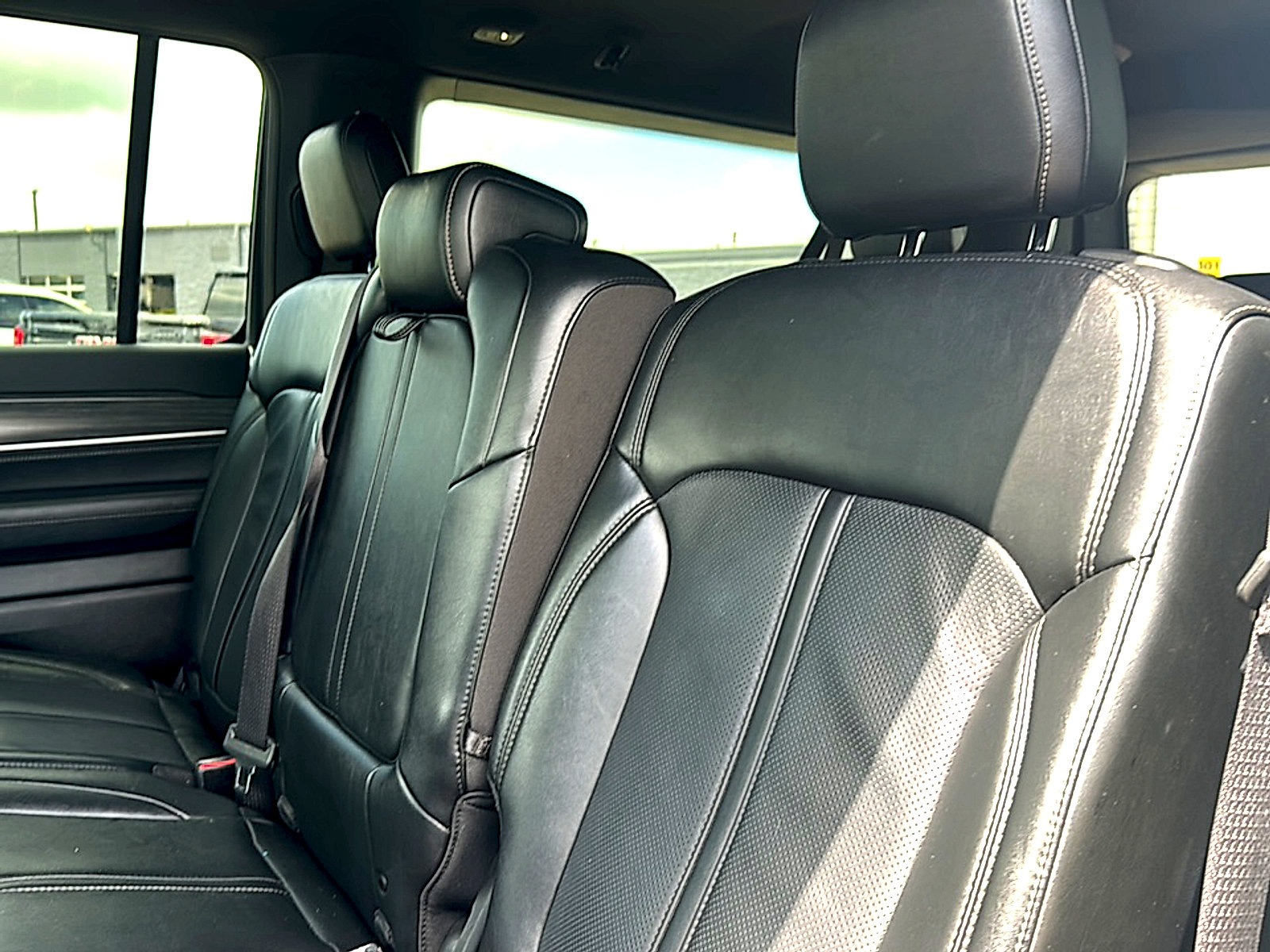 Used 2024 Jeep Wagoneer L Series II w/ Flexible Seating Group RWD image 19