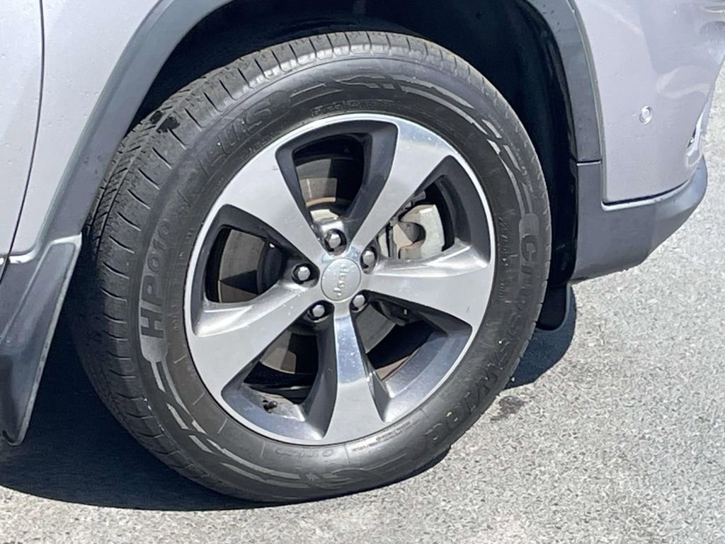 Used 2019 Jeep Cherokee Limited w/ Luxury Group image 34