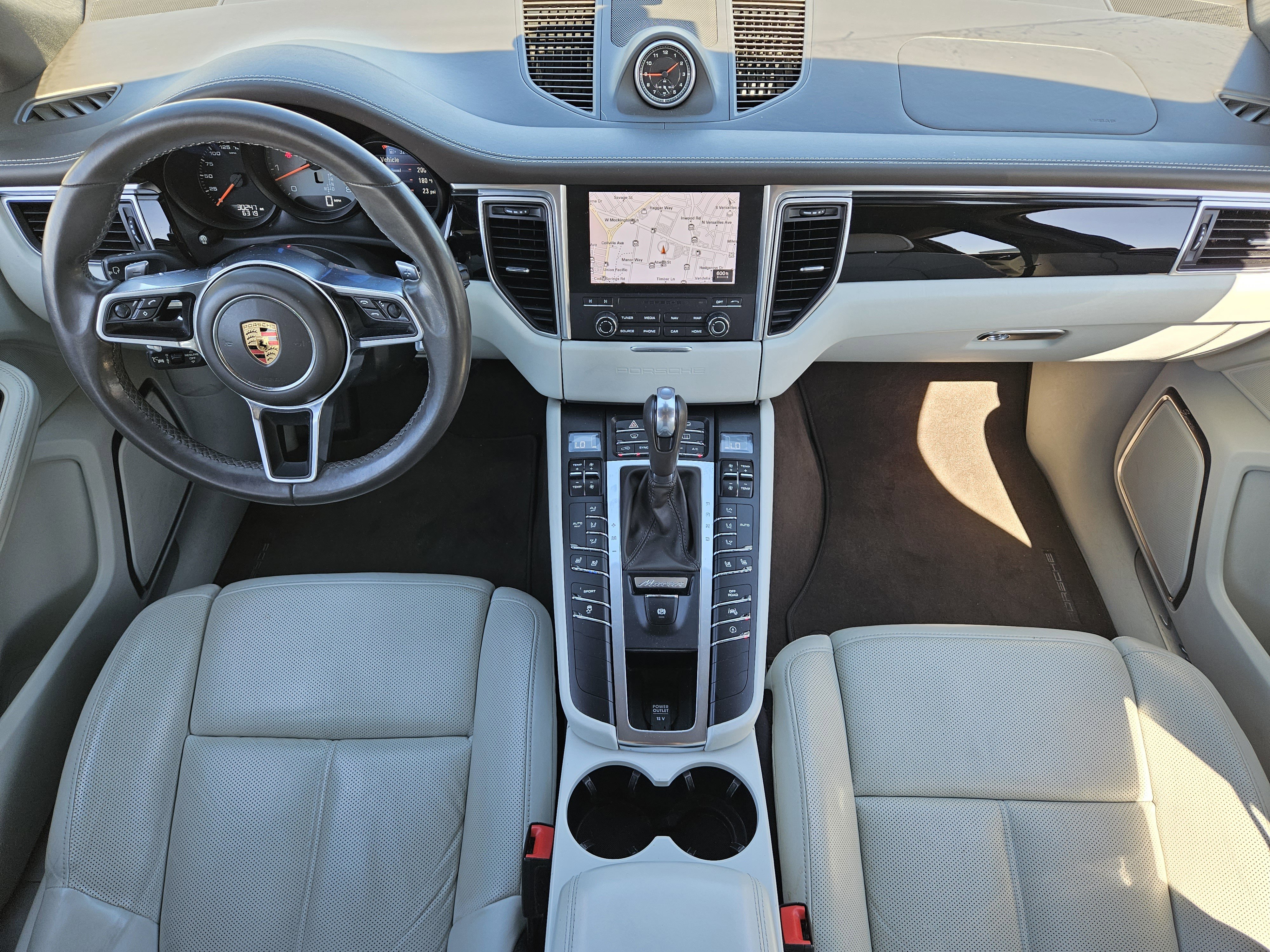 Used 2017 Porsche Macan S image 25