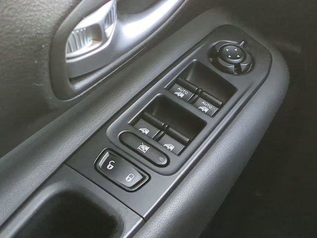 Certified 2022 Jeep Renegade Altitude image 27