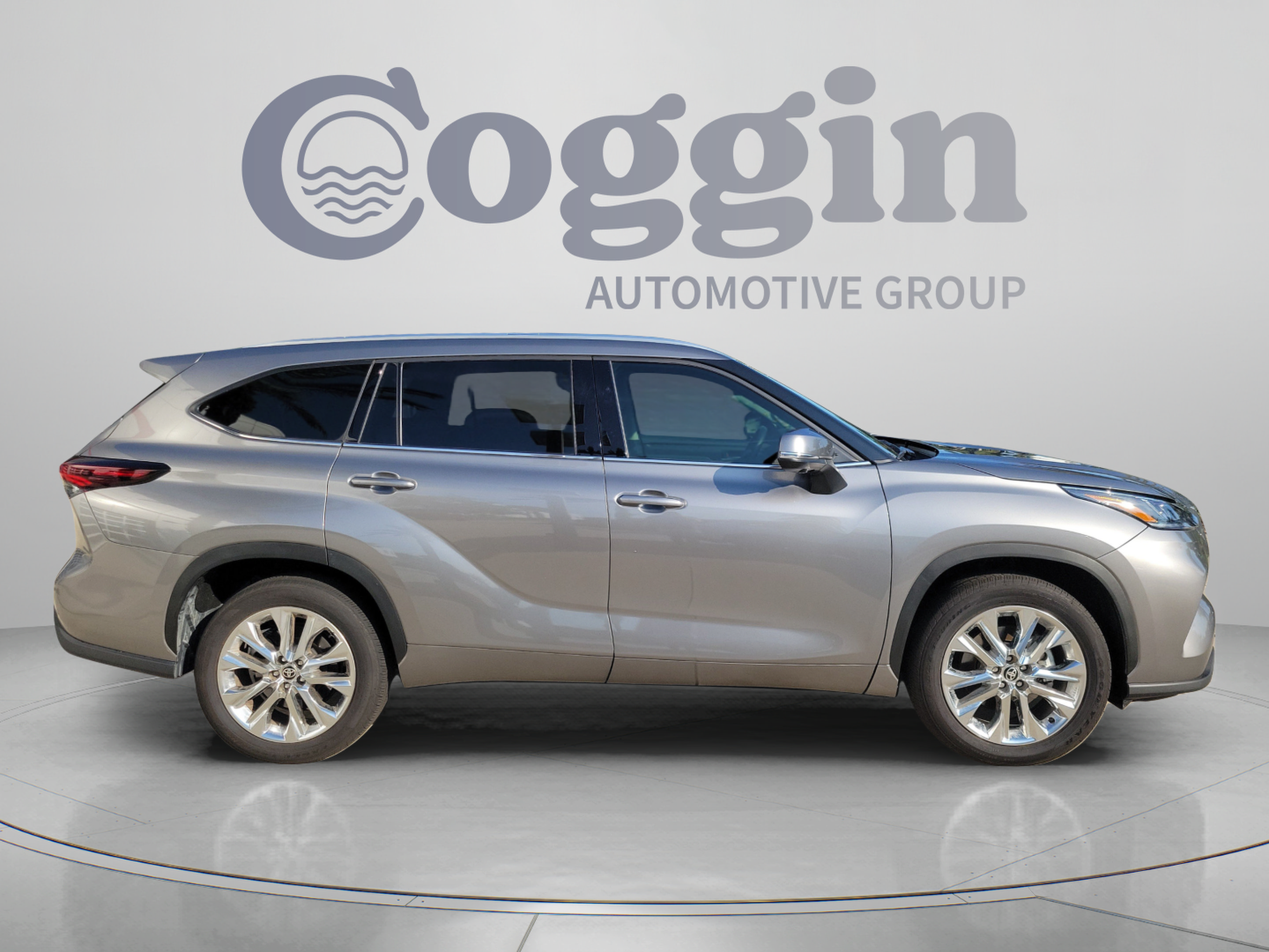 Certified 2025 Toyota Highlander Limited FWD image 5